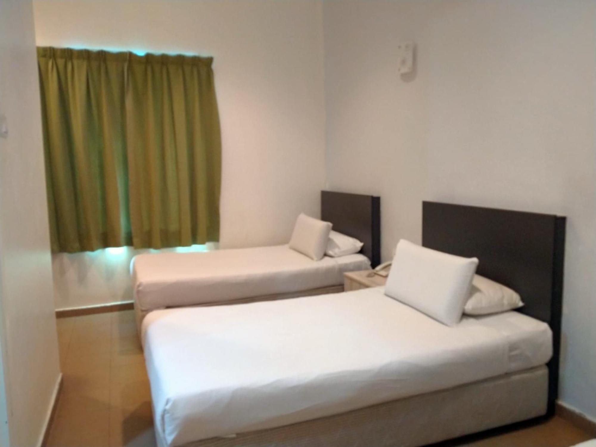 Akar Beach Resort ポートディクソン エクステリア 写真